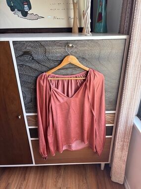 Women’s Long-Sleeve V-Neck Blouse - Dusty Rose